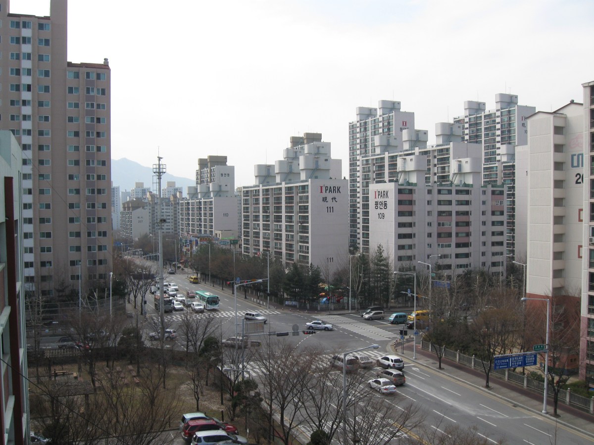 The unrelenting housing of the new city